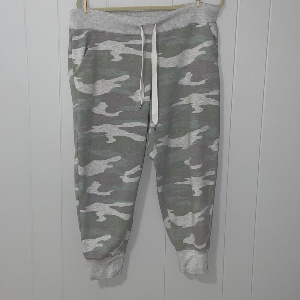 Aerie jogger sweatpants size Large Camo